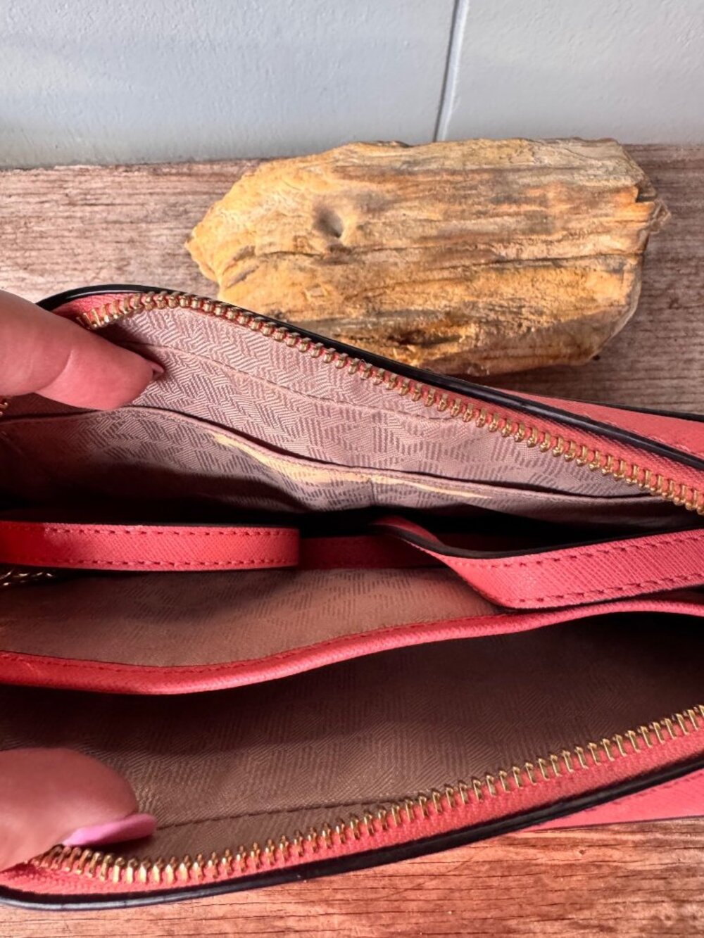 Michael Kors Coral Saffiano Double Zip Crossbody Bag Gold Hardware MK Logo Linin - Picture 3 of 7